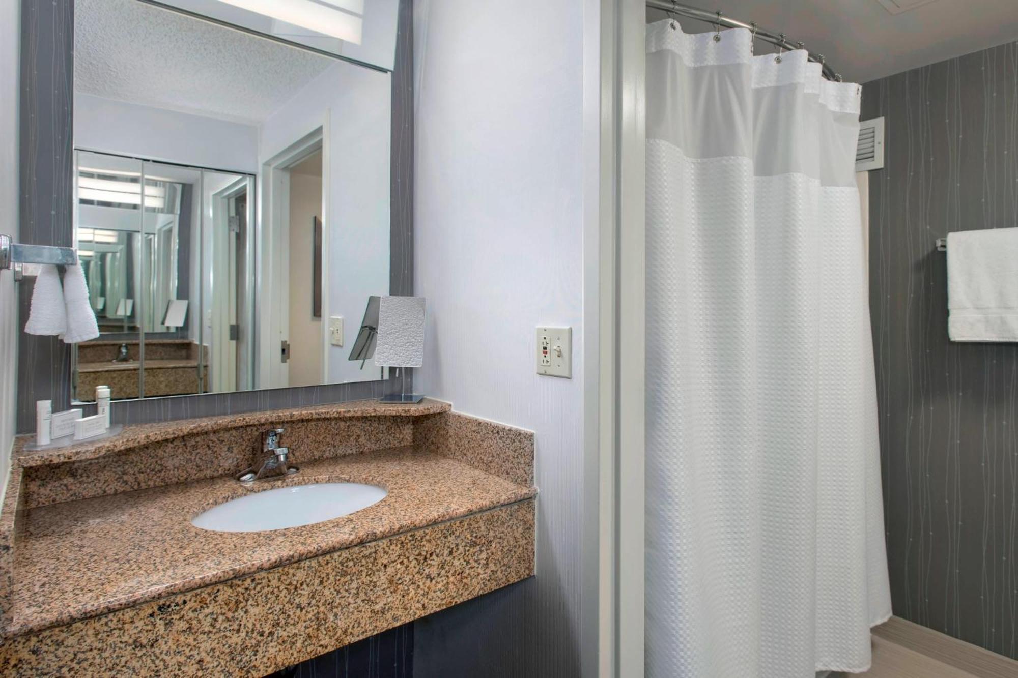 Courtyard By Marriott Newark Elizabeth Hotel Buitenkant foto