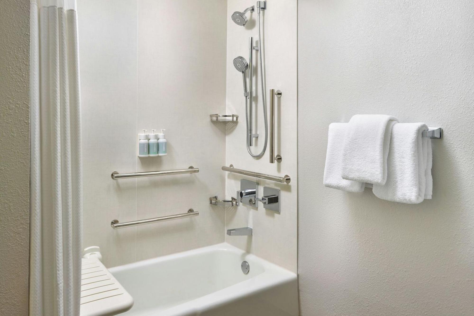 Courtyard By Marriott Newark Elizabeth Hotel Buitenkant foto