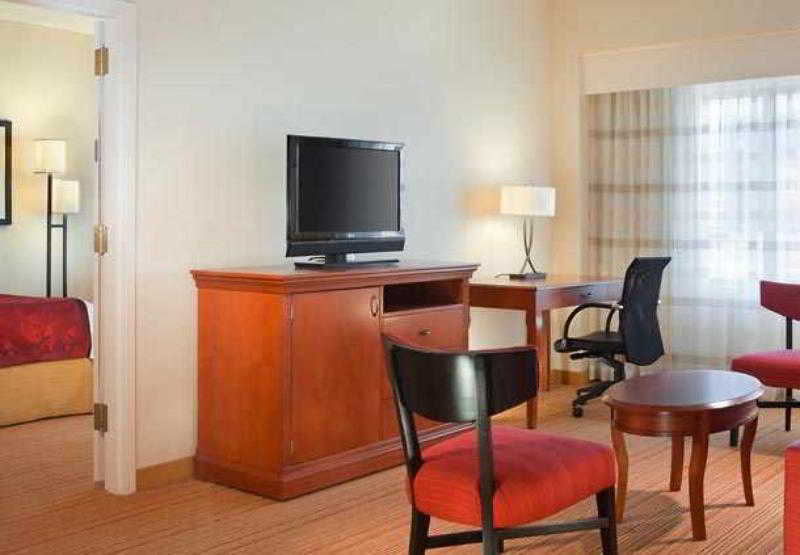 Courtyard By Marriott Newark Elizabeth Hotel Buitenkant foto
