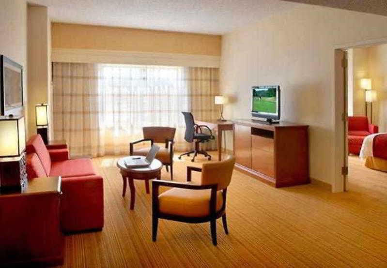 Courtyard By Marriott Newark Elizabeth Hotel Buitenkant foto
